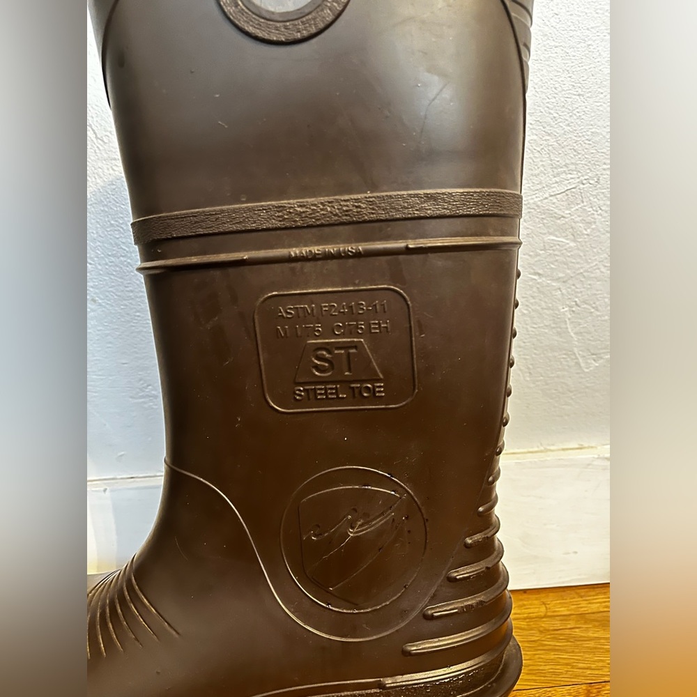 Dunlop DuraPro waterproof steel toe boots